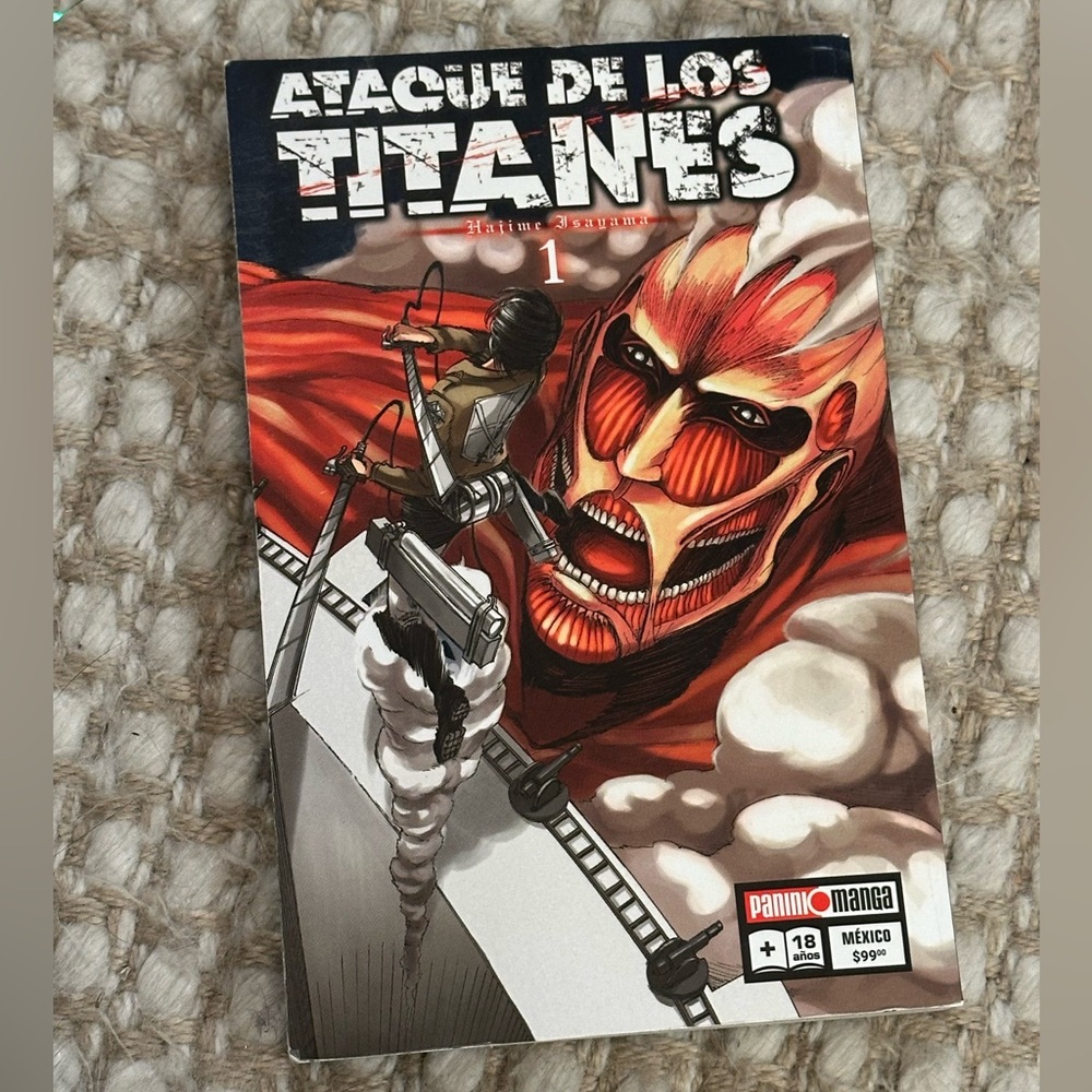FIRST EDITION SPANISH Attack on Titan Manga Volume 1 w/postcard